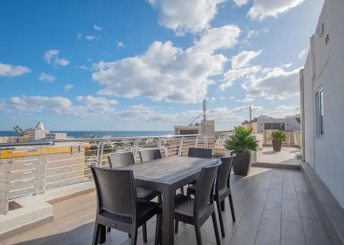 Kernice Penthouse With Sea And Country Views Of Xghajra