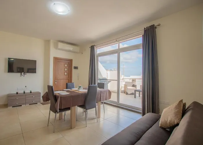 Kernice Penthouse With Sea And Country Views Of Xghajra