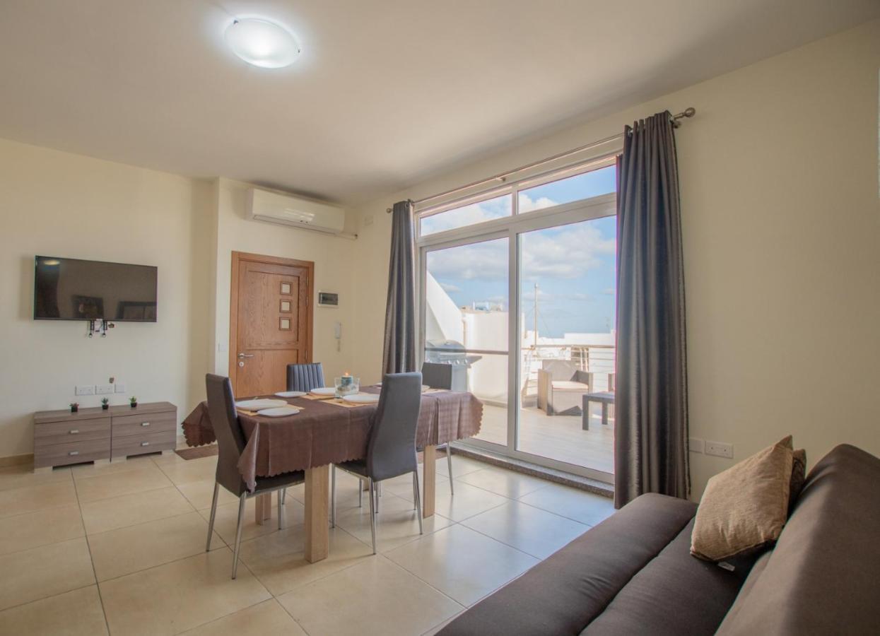 Kernice Penthouse With Sea And Country Views Of Apartment Xghajra