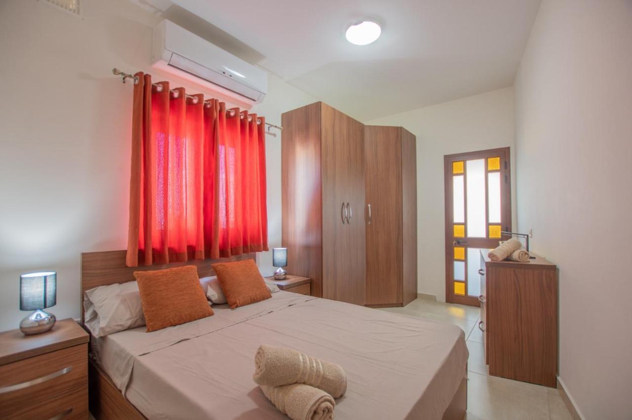 Kernice Penthouse With Sea And Country Views Of Apartment Xghajra