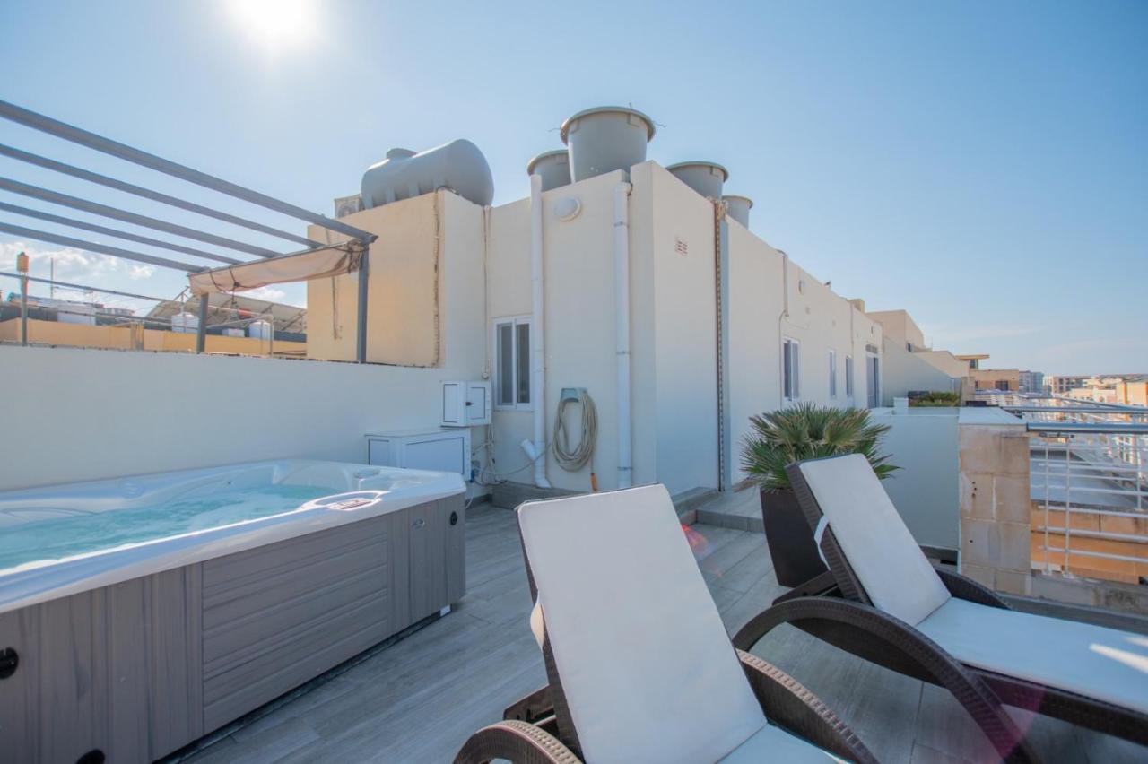 Kernice Penthouse With Sea And Country Views Of Xghajra