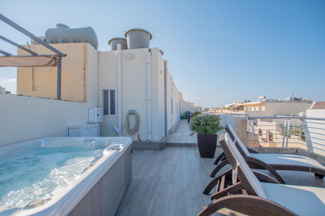 Kernice Penthouse With Sea And Country Views Of Xghajra